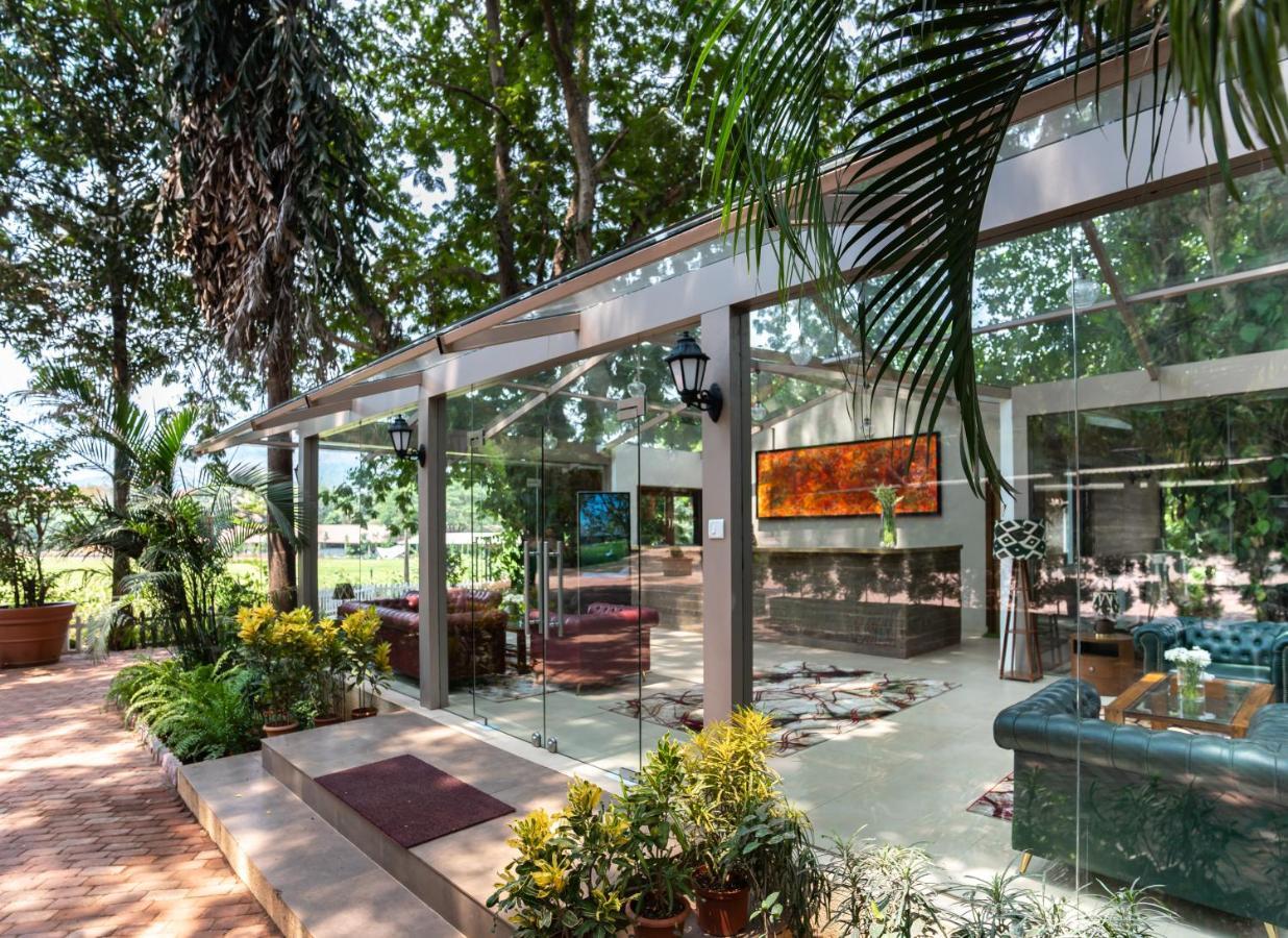 Hotel Oleander Farms, Karjat Esterno foto